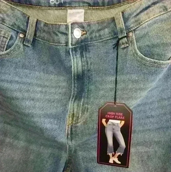 No boundaries high rise crop flare jeans.jrs.new with tags - Picture 4 of 7